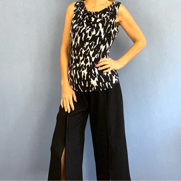 Calvin Kline EUC top. Black and white, no wrinkle, small - Picture 2 of 8